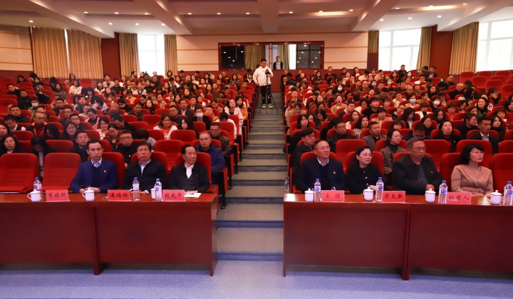 学校深入学习贯彻党的二十届三中全会精神专题培训班开班