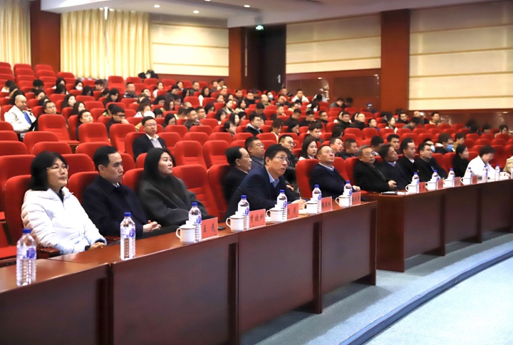 学校深入贯彻中央八项规定精神学习教育读书班开班
